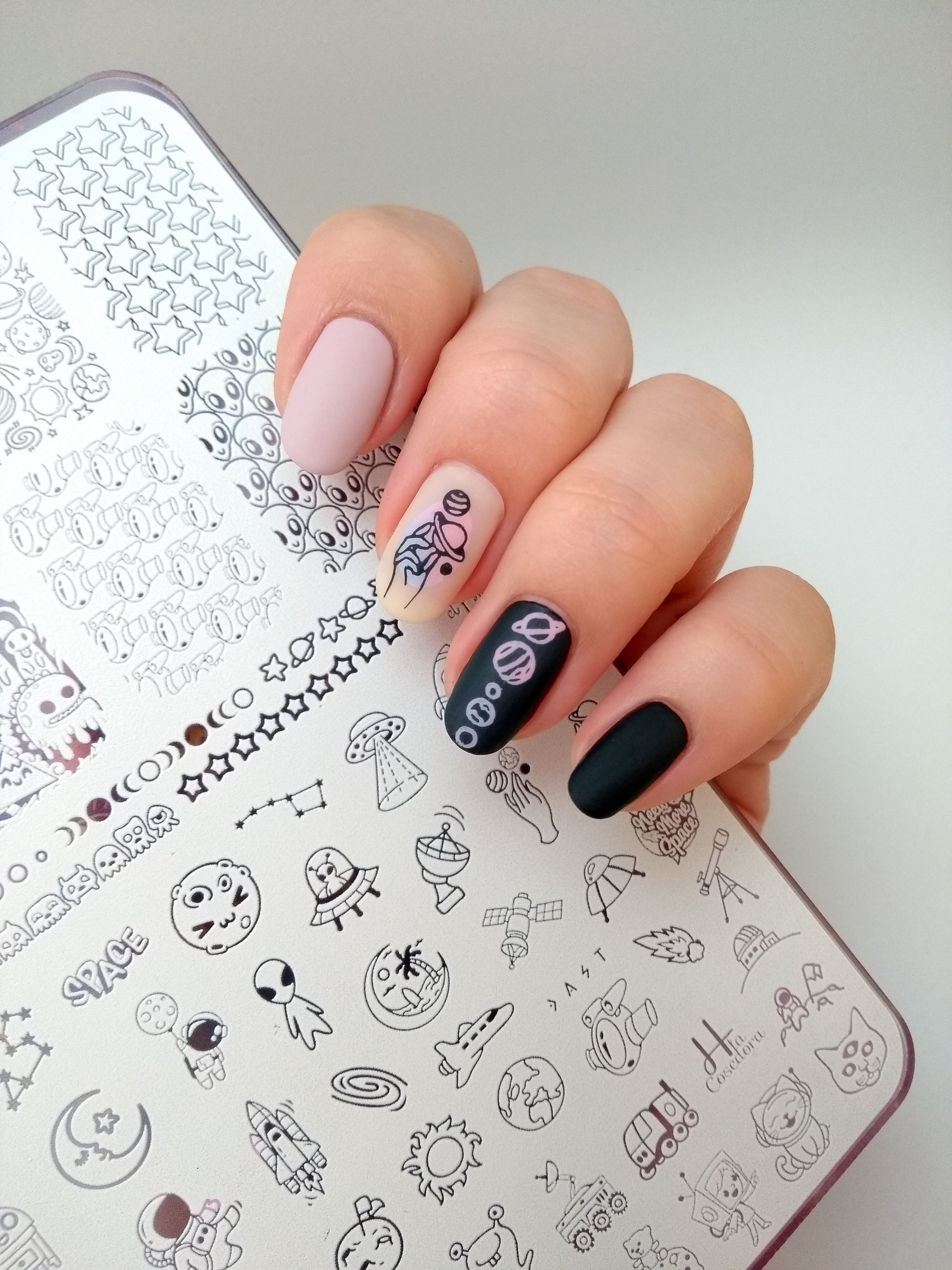 Odisea en el Espacio - hlacosedora - Placa Stamping - Esmalte Stamping - Kit Stamping - cuidado manos - cuidado uñas