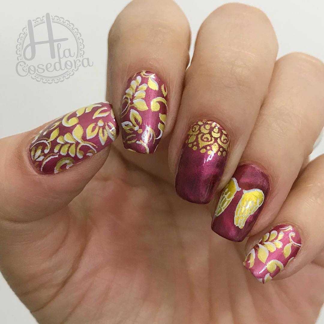 Goldy Thursday - Dorado - hlacosedora - Placa Stamping - Esmalte Stamping - Kit Stamping - cuidado manos - cuidado uñas