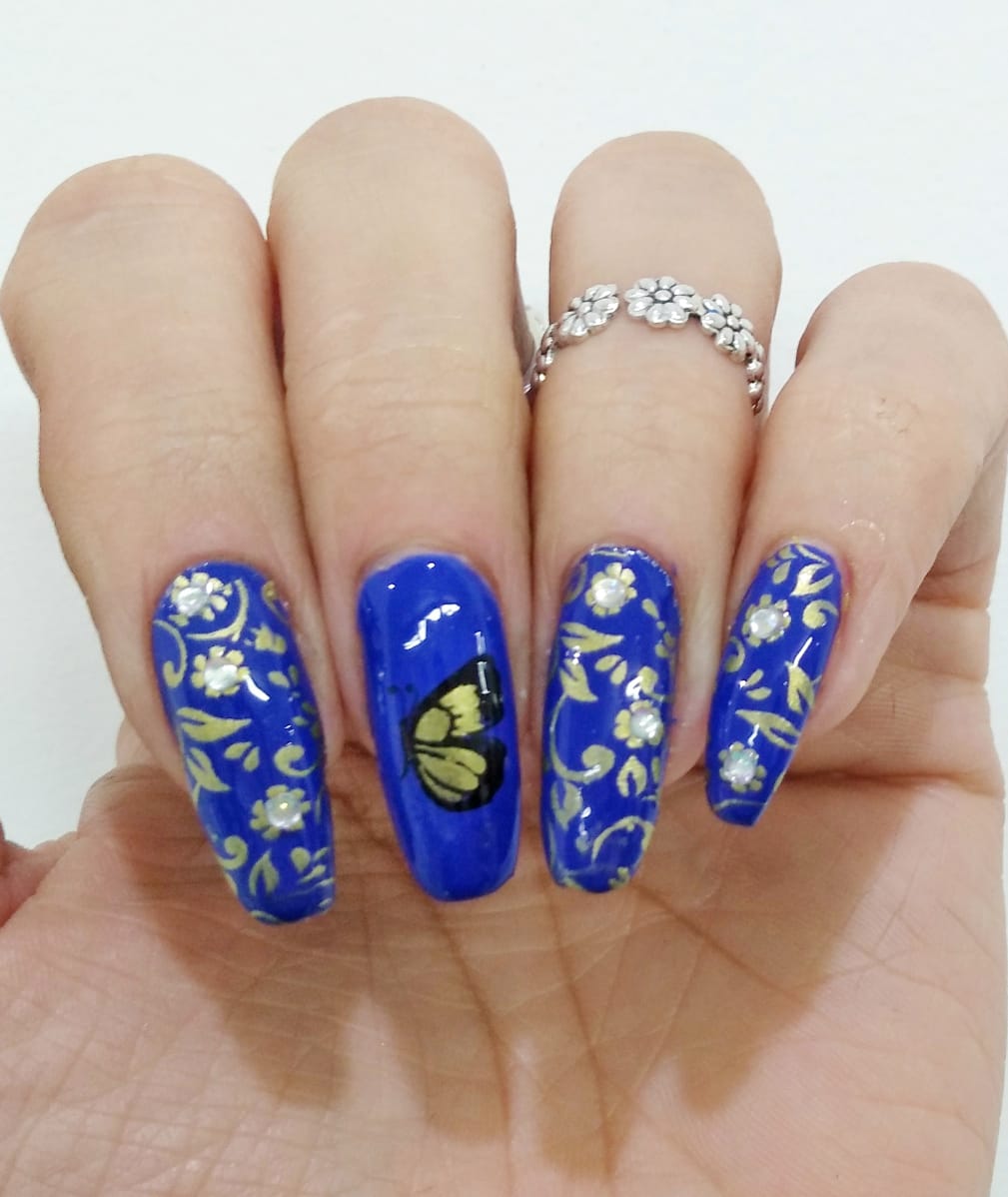 Goldy Thursday - Dorado - hlacosedora - Placa Stamping - Esmalte Stamping - Kit Stamping - cuidado manos - cuidado uñas